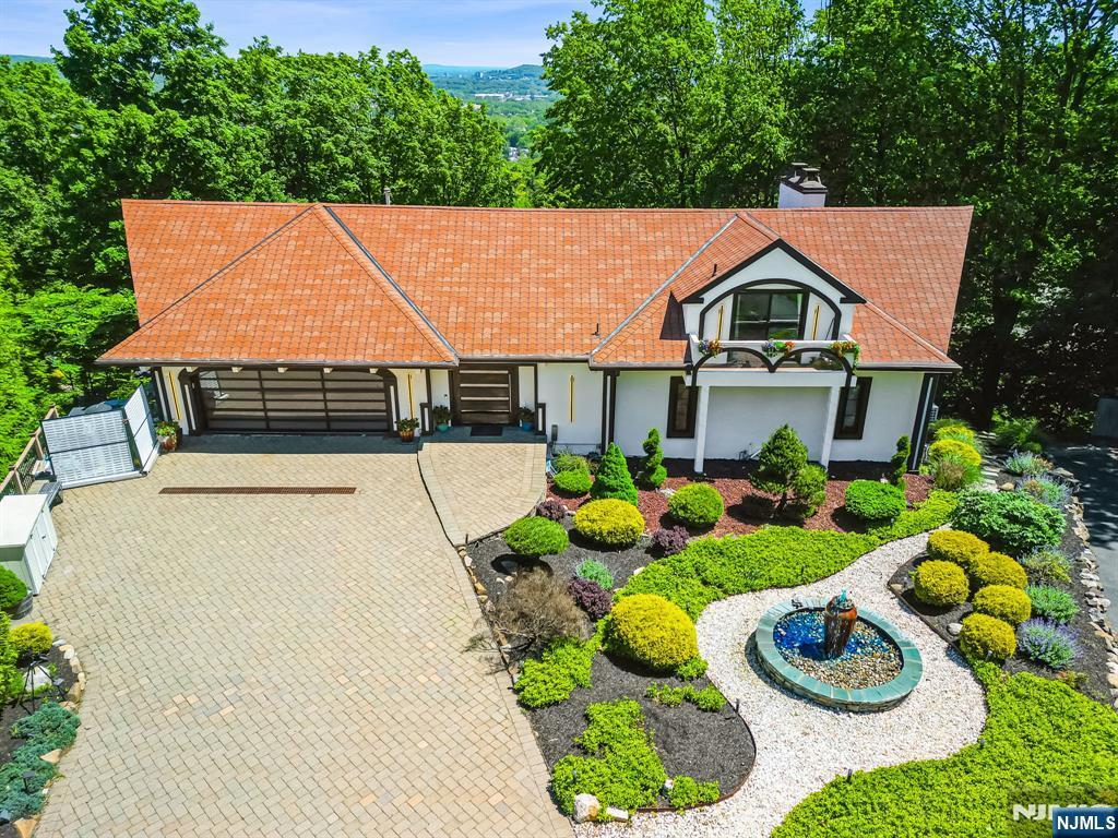Property Photo:  18 Fairview Drive  NJ 07006 