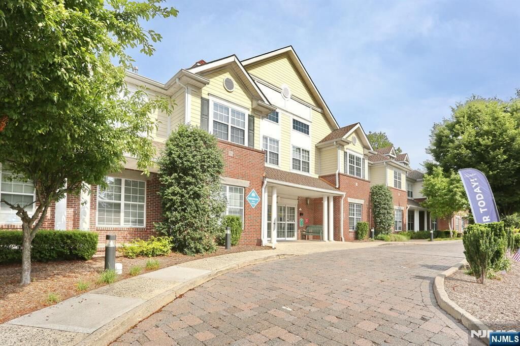 Property Photo:  187 Paterson Avenue 322  NJ 07432 