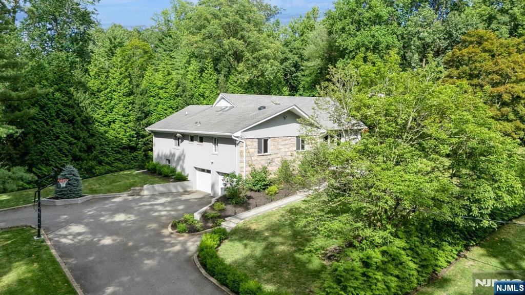 Property Photo: 2 Brae Court NJ 07670
