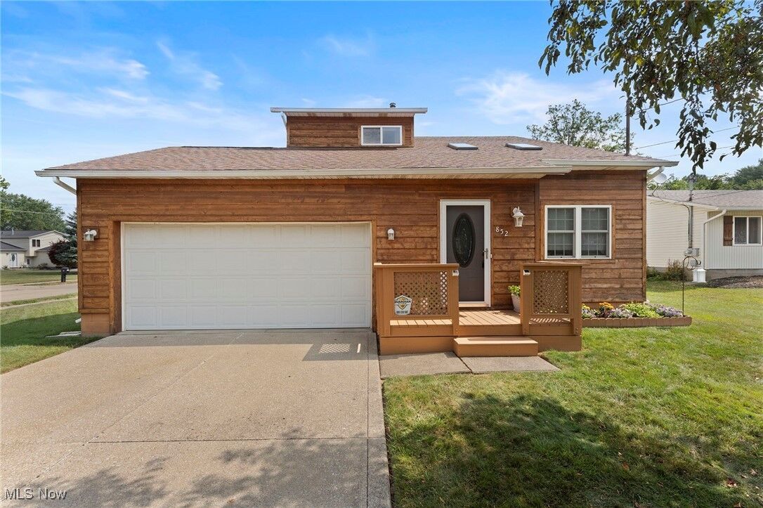 Property Photo: 852 Doris Circle OH 44077