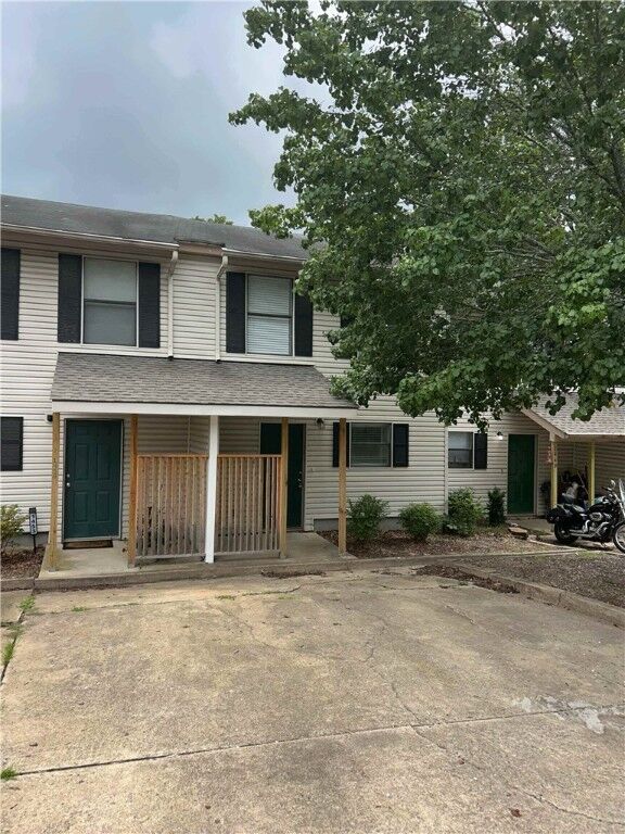 Property Photo:  1451 E Sequoyah Court  AR 72701 