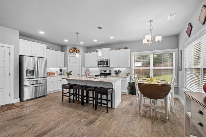 Property Photo: 1017 Marbella Court AR 72718