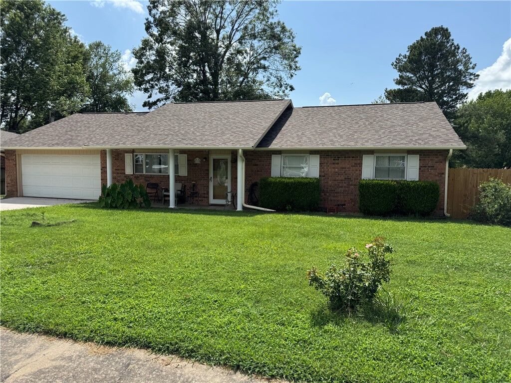 Property Photo: 2100 Ellen Street AR 72762