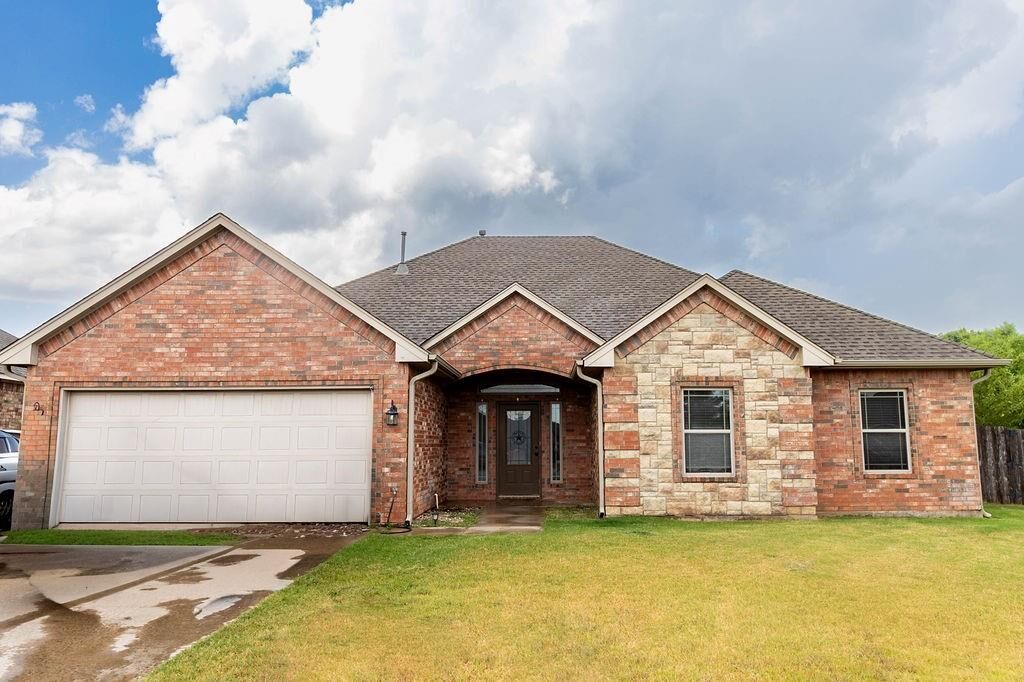 Property Photo:  1414 Limestone Way  OK 73538 