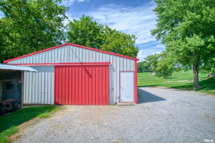 Property Photo:  8 Private Road  IL 62907 