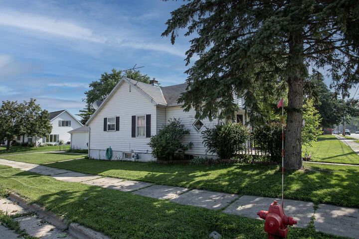 Property Photo:  149 W Factory Street  WI 54165-1420 