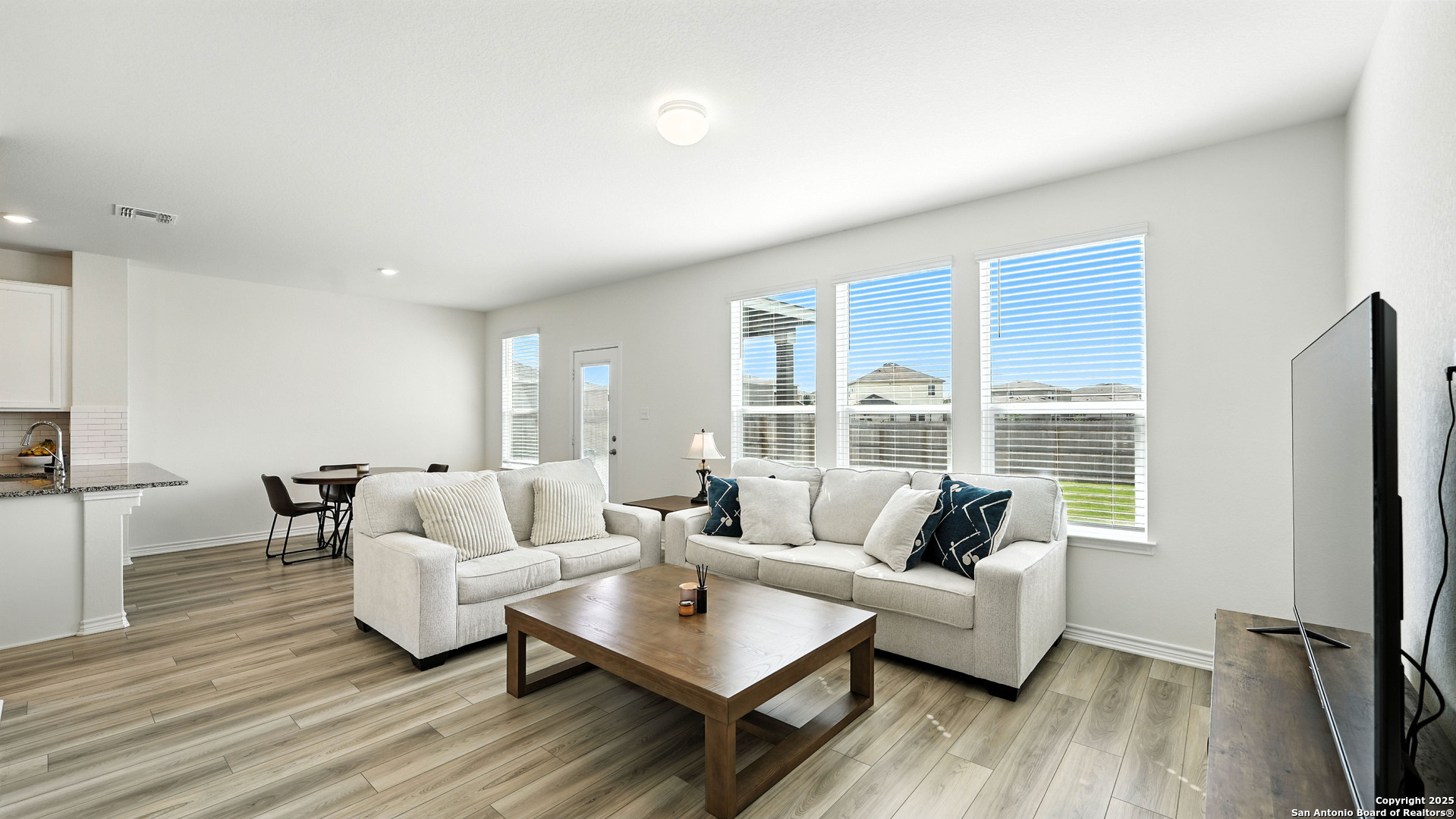 Property Photo: 419 Blacktail Dr TX 78130