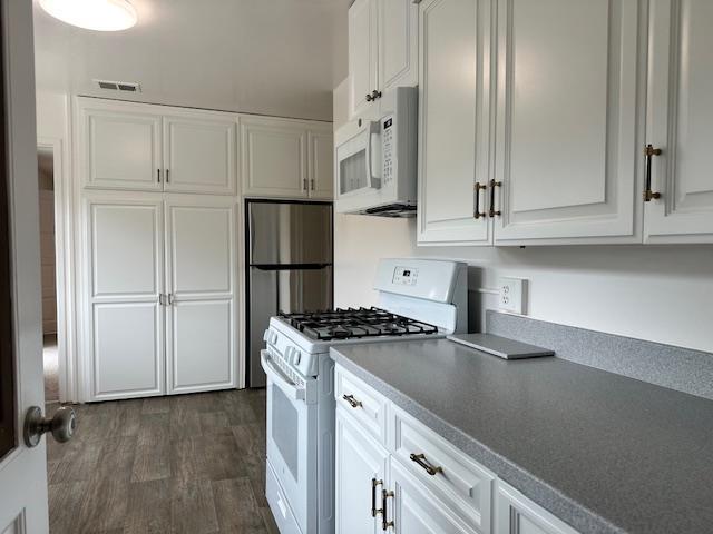 Property Photo: 2650 Fleetwood Drive CA 94066