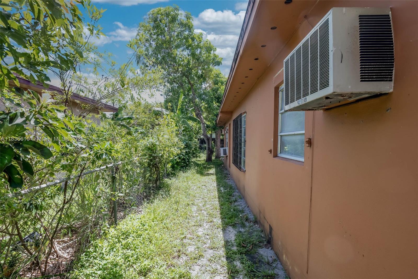 Property Photo: 13785 NW 5th Ave FL 33168