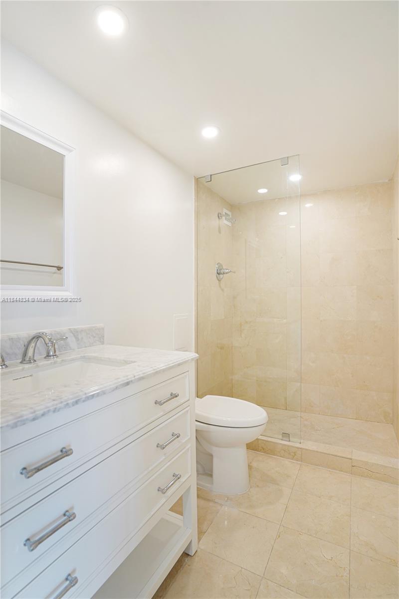 Property Photo: 5101 Collins Ave 14N FL 33140
