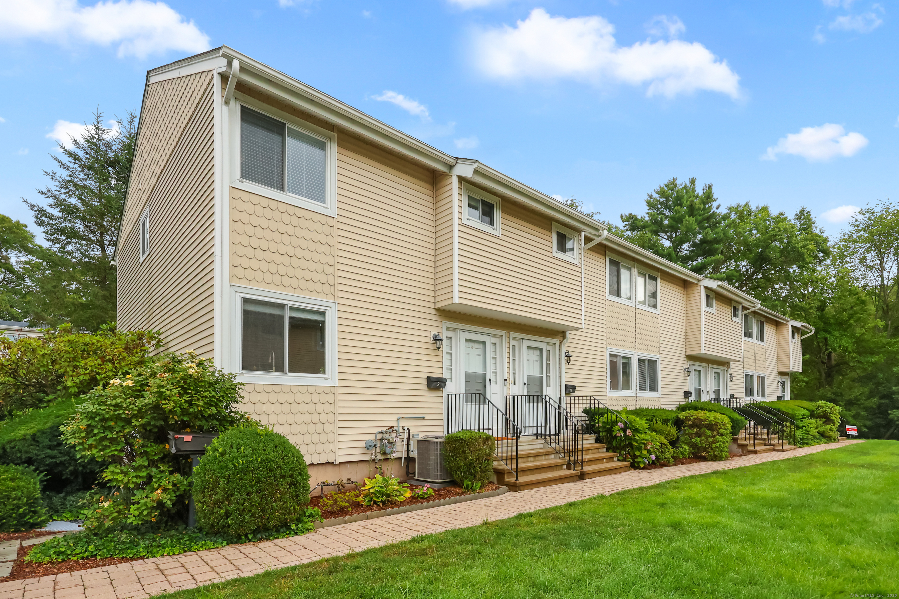 Property Photo:  75 Cos Cob Avenue Apt 10  CT 06807 