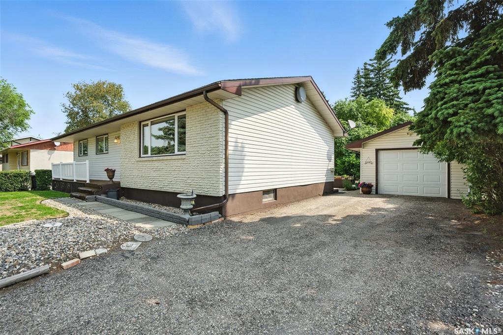 Property Photo: 42 Calvert Crescent SK S0K 2M0