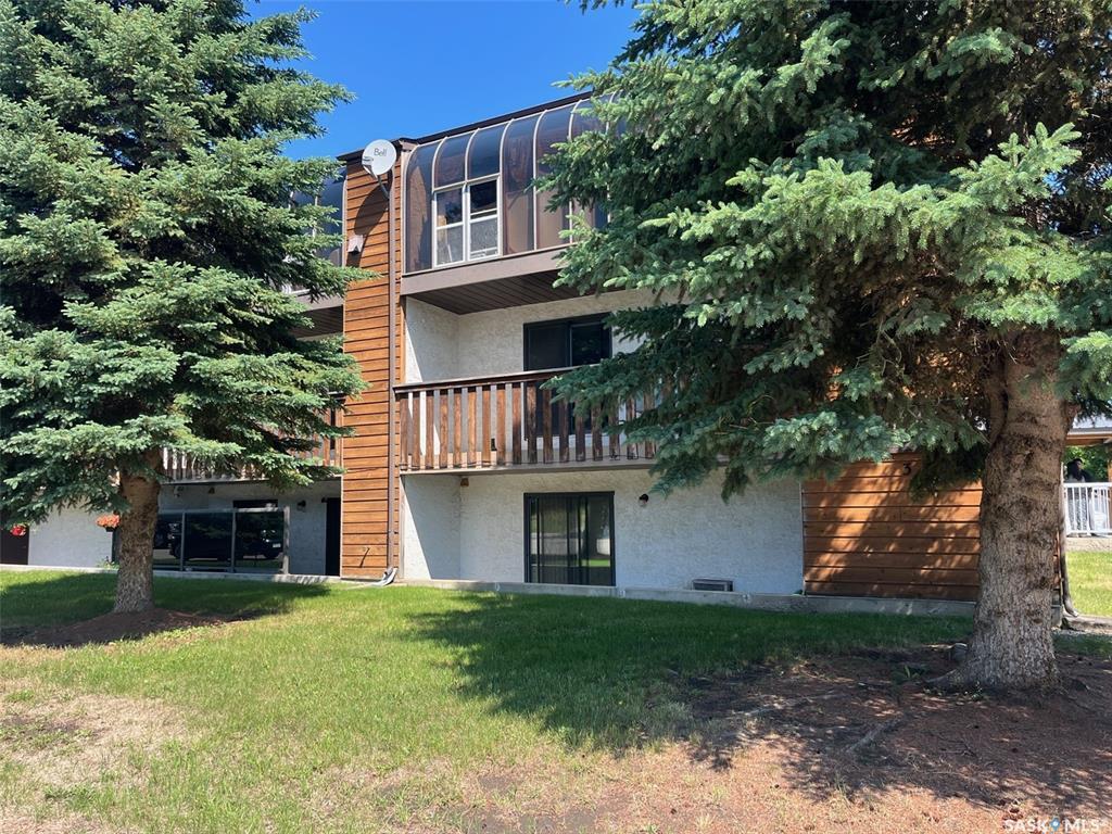 Property Photo: 314 11th Street E 205 SK S6V 1A5