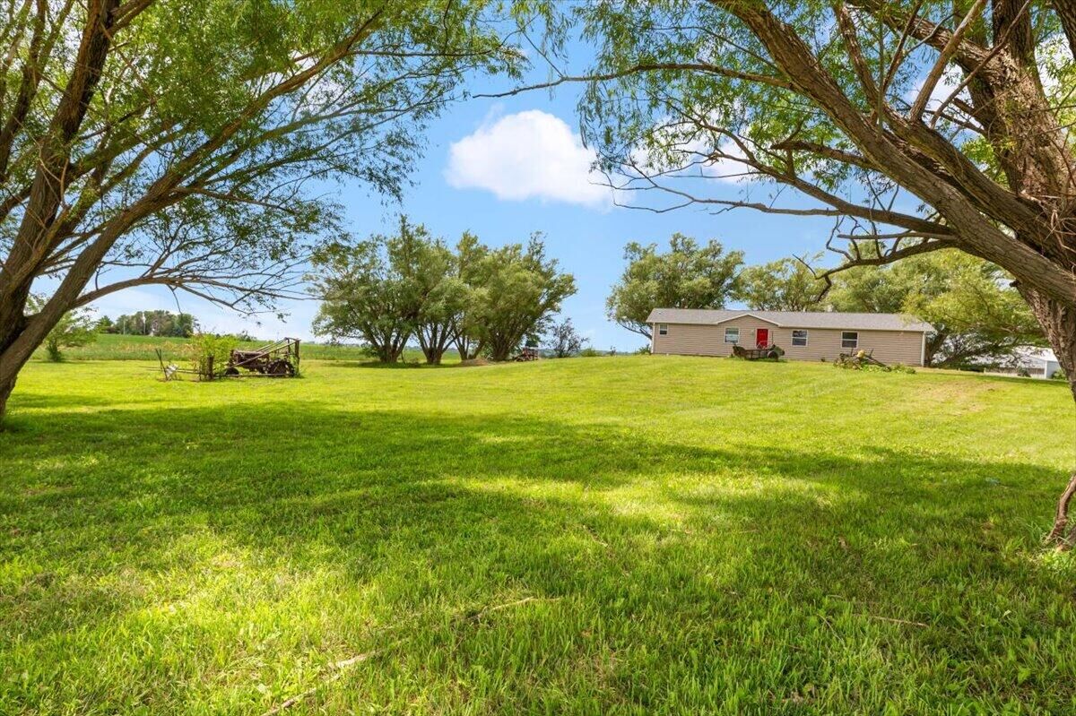 Property Photo:  17125 Allis Road Road  IA 51503 