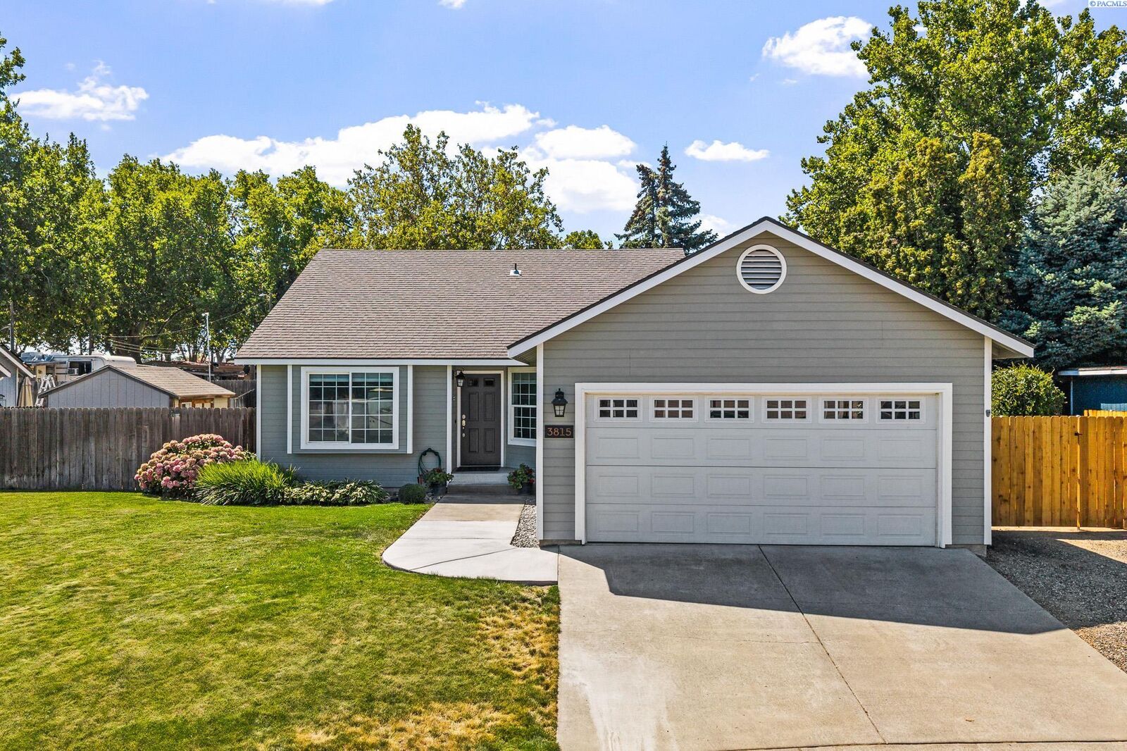 Property Photo: 3815 W Grand Ronde Ave WA 99336