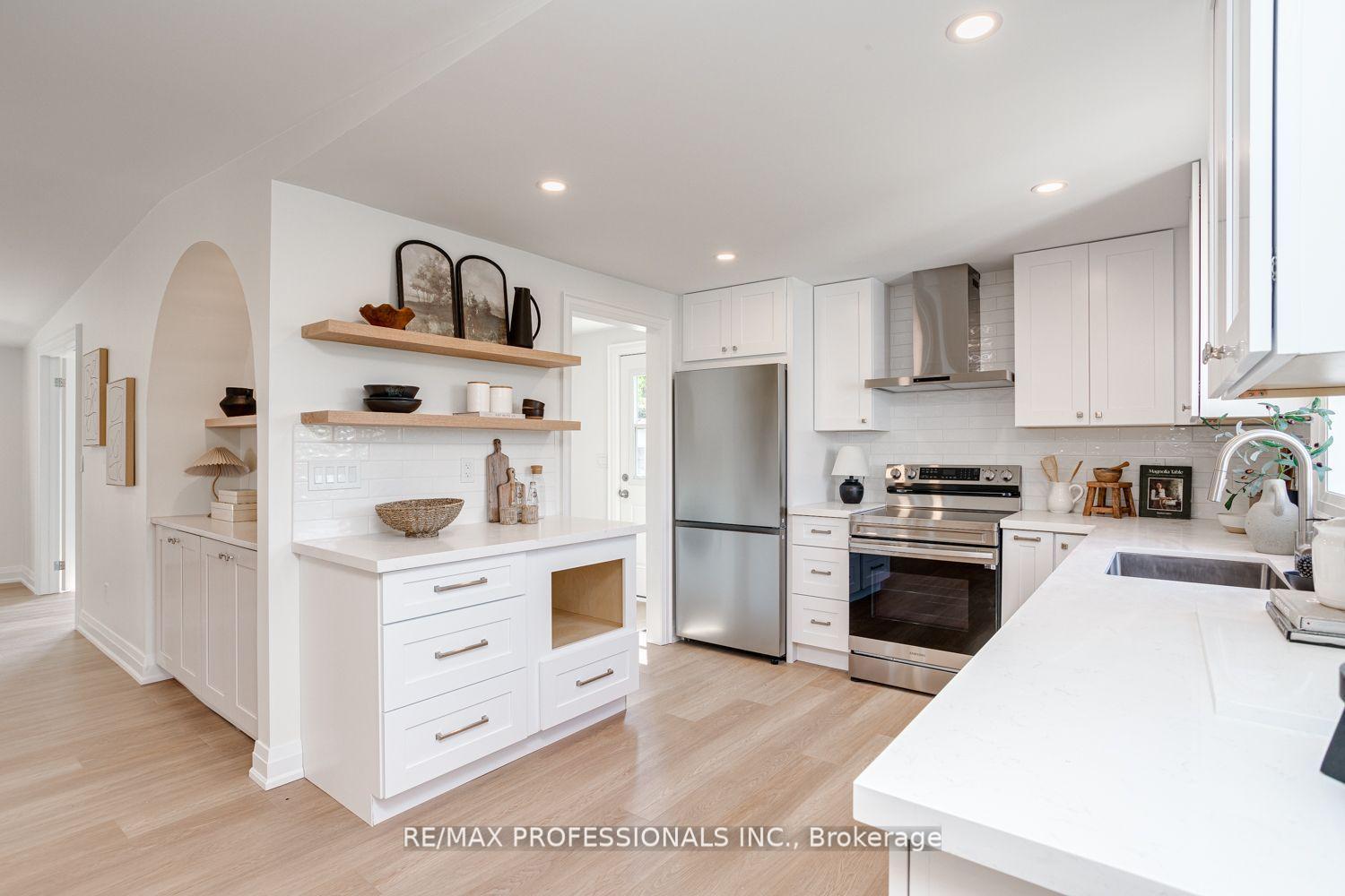 Property Photo:  44 Wilmot Trail  ON L1B 1B8 