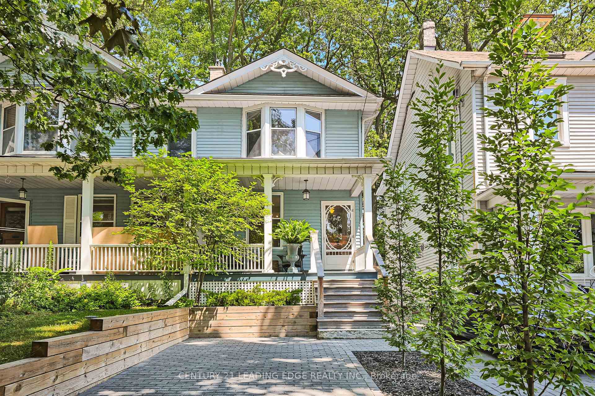 Photo de la propriété: 101 Silver Birch Avenue ON M4E 3L3