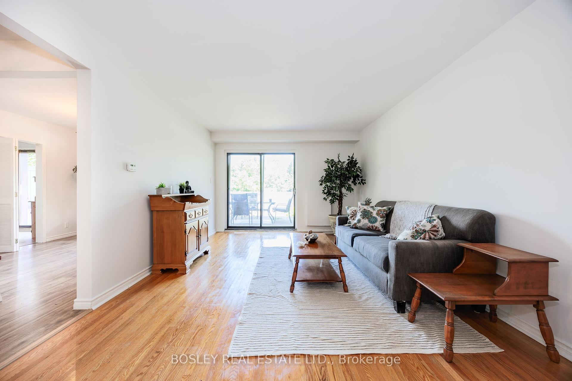 Photo de la propriété: 4345 Bloor Street W 60 ON M9C 2A4