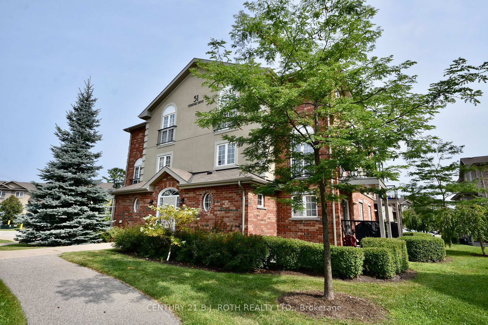 Photo de la propriété: 51 Ferndale Drive 7 ON L4N 5W9