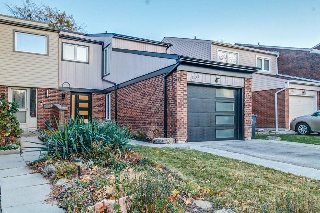 Property Photo: 3501 Ash Row Crescent ON L5L 1K3