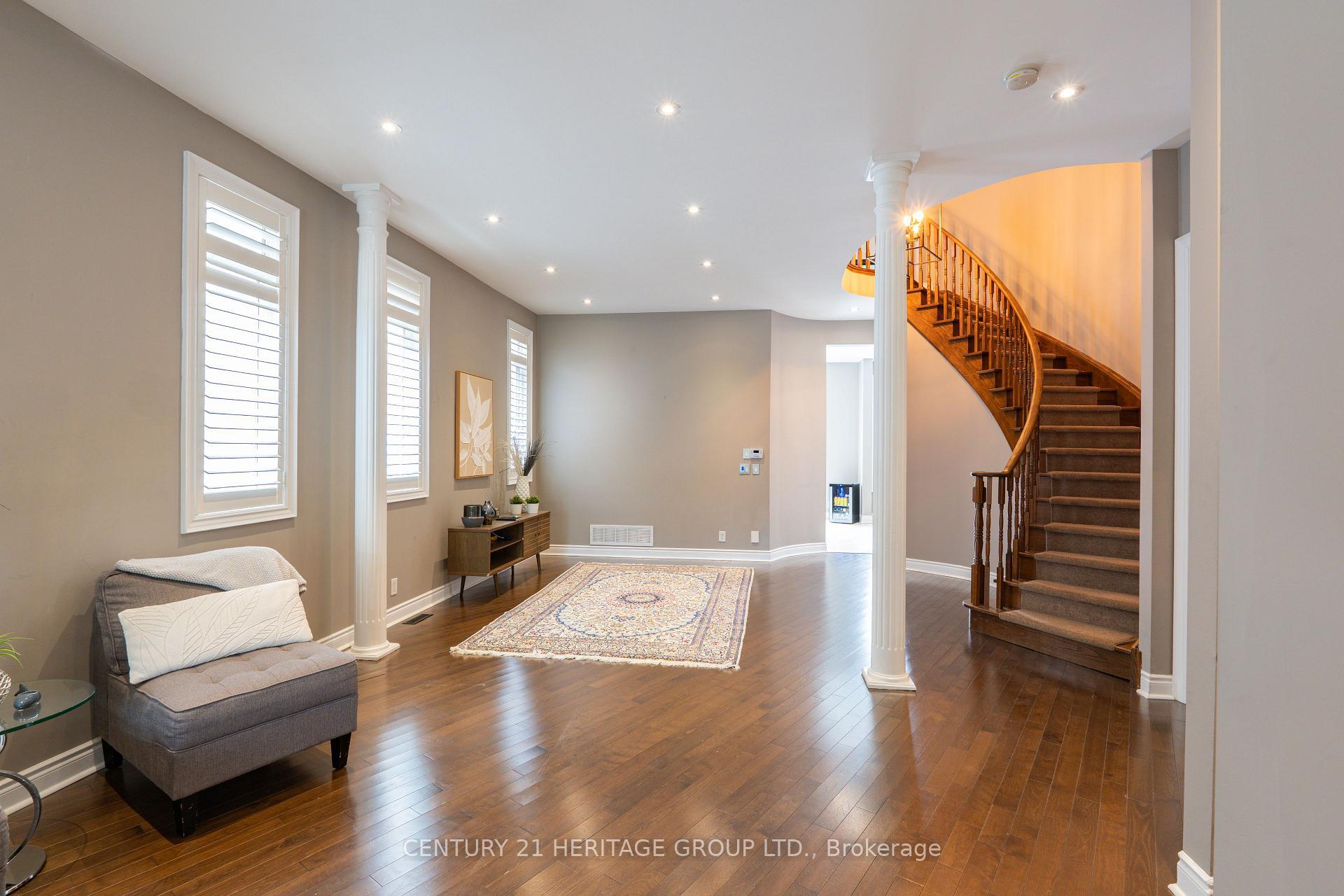 Property Photo: 20 Altus Park Drive ON L6A 0Z5