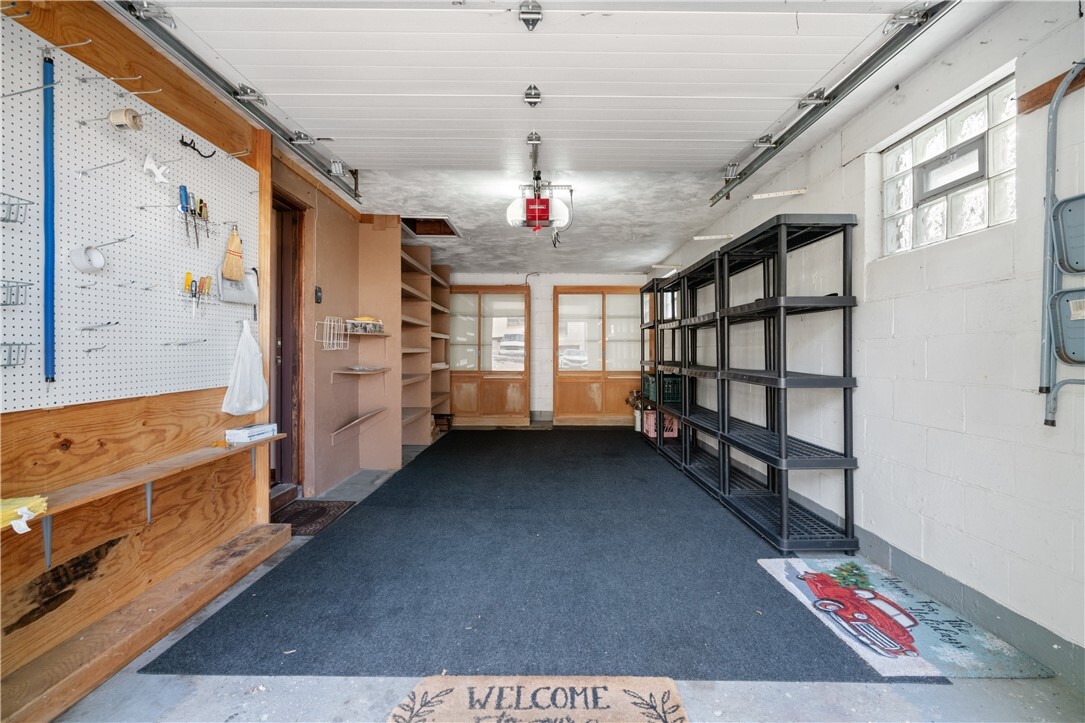 Property Photo: 33 Roxbury Rd PA 15221