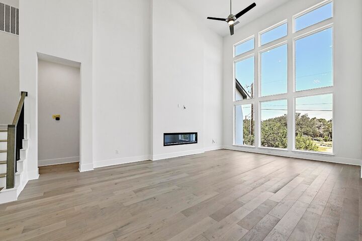 Property Photo: 906 Bristol Creek Bend TX 78738