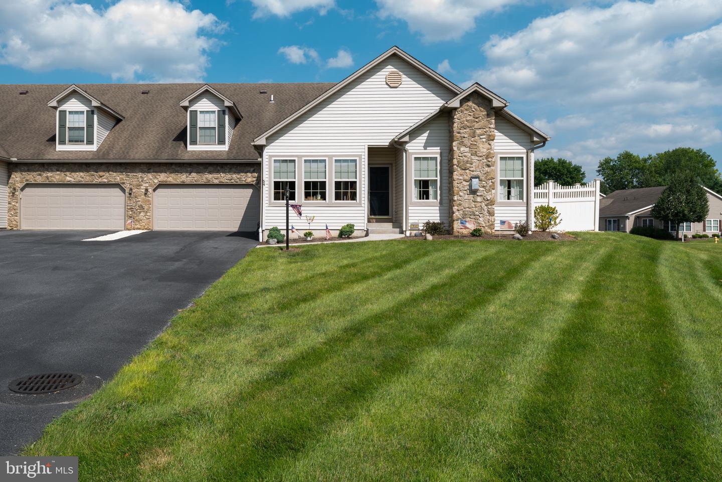 Property Photo: 54 S Village Circle PA 17078