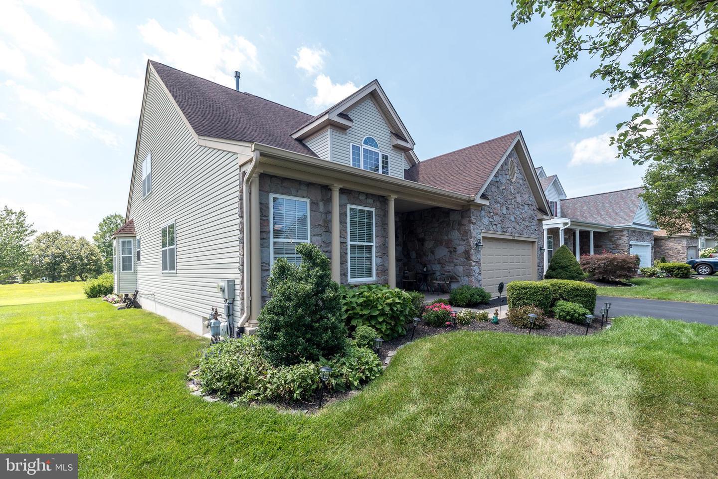 Property Photo:  726 S Settlers Circle  PA 18976 