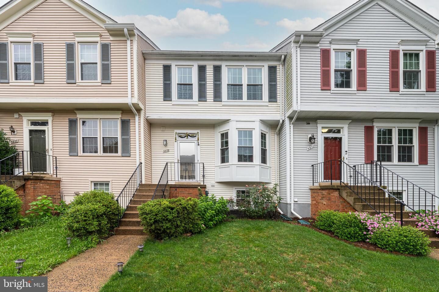 Property Photo: 5809 Watermark Circle VA 20120