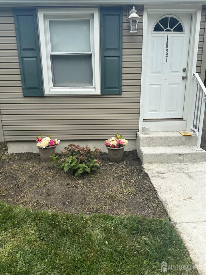 Property Photo:  1827 Oak Road  NJ 08902 
