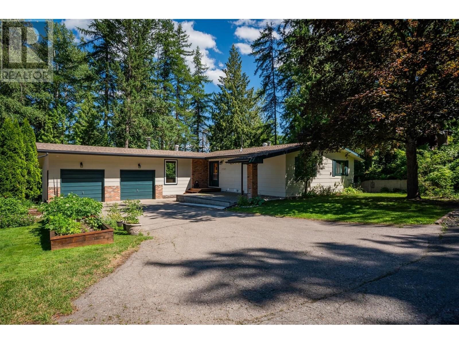 Property Photo: 2707 Maple Crescent BC V0G 1Y0