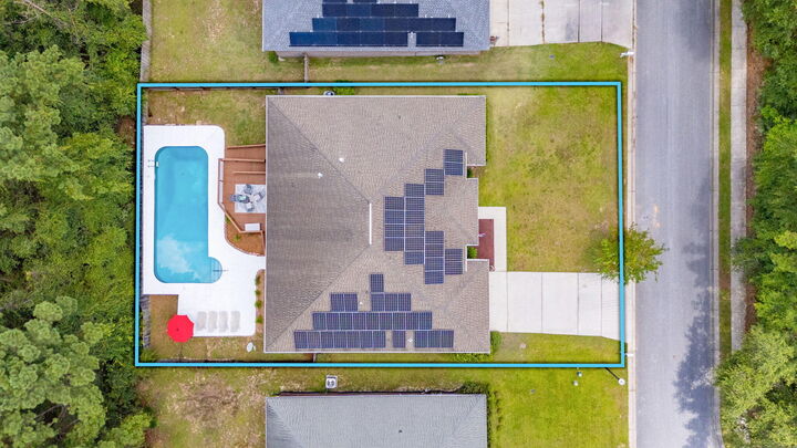 Property Photo: 610 Territory Lane FL 32536