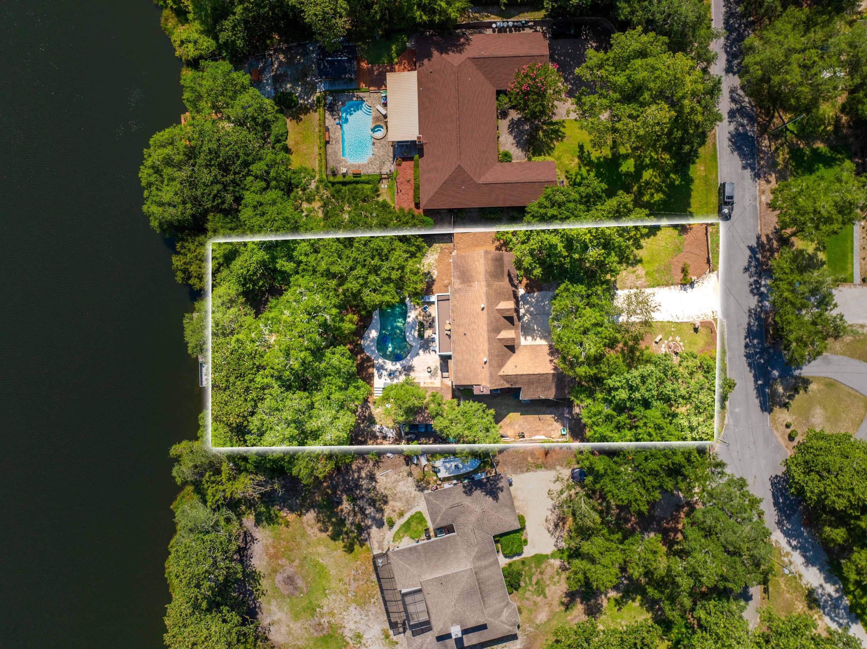 Property Photo: 120 Darrell Court FL 32439