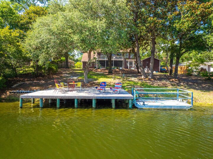 Property Photo: 120 Darrell Court FL 32439