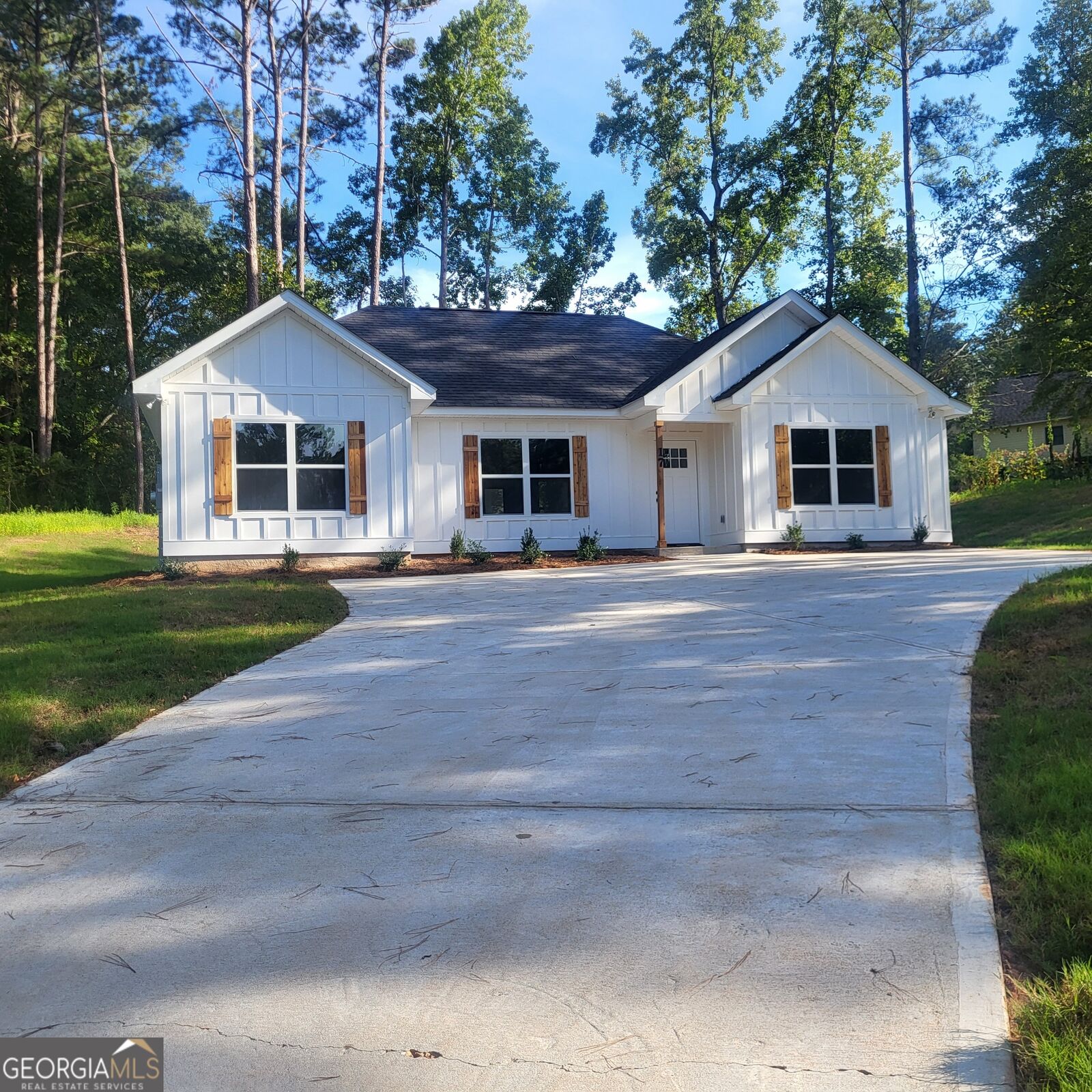 Property Photo: 17 Laural Drive AL 36854