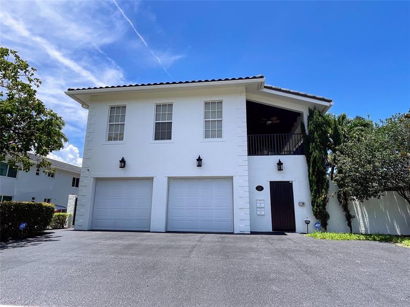 Property Photo: 929 NE 18th Ct FL 33305