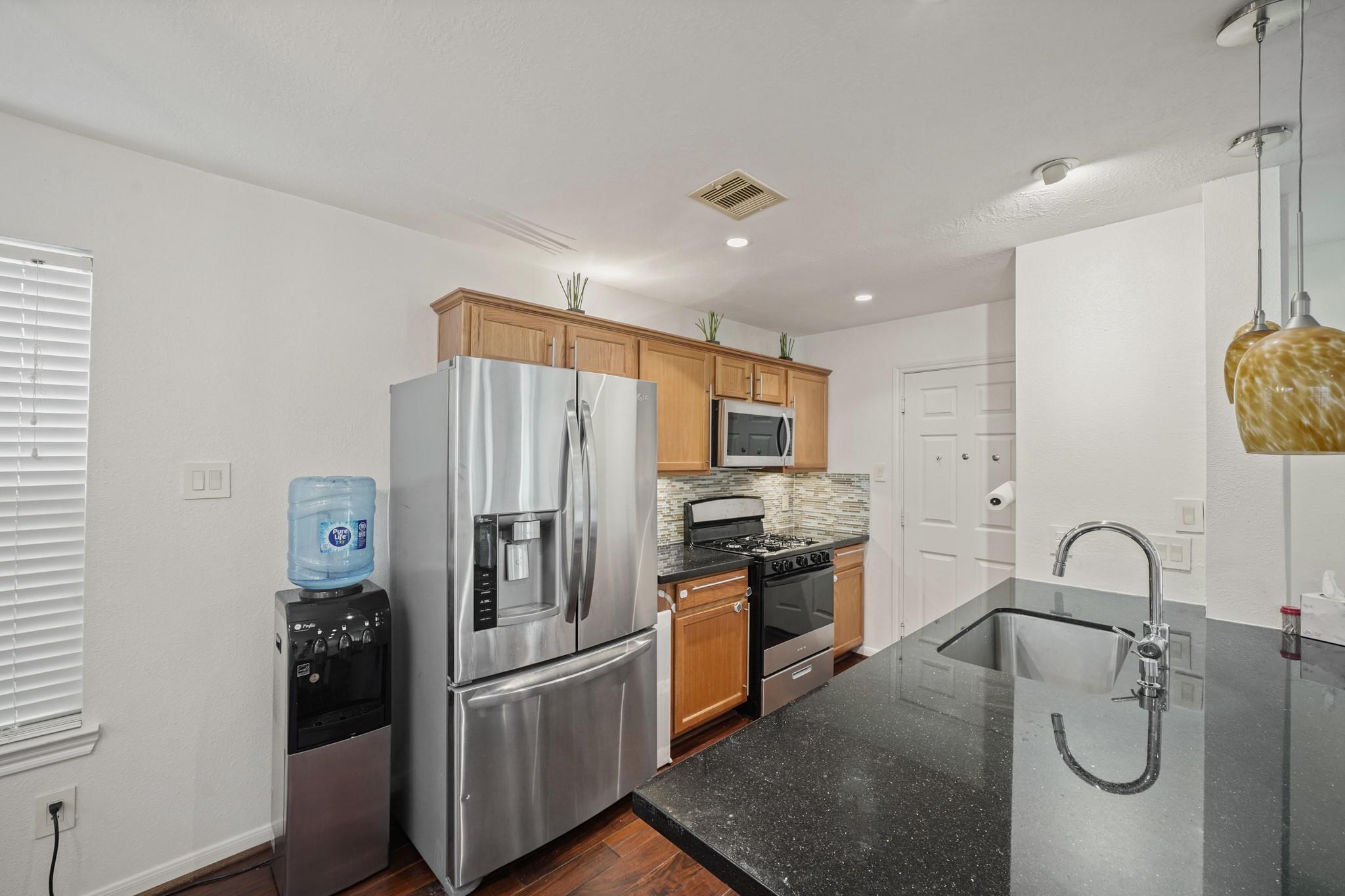 Property Photo: 1521 Saulnier Street TX 77019
