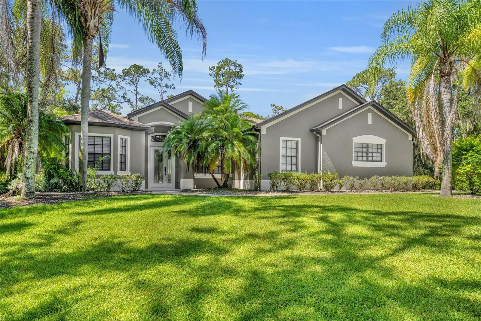 Property Photo: 13916 Bramble Bush Court FL 32832