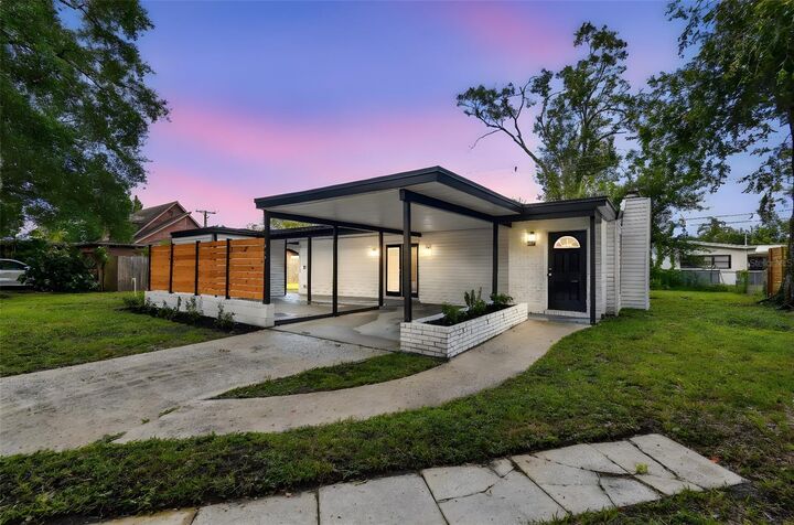 Property Photo:  517 Broxburn Avenue  FL 33617 