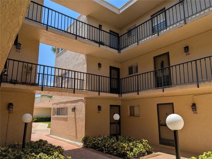 2763 Woodgate Lane 201  Sarasota FL 34231 photo