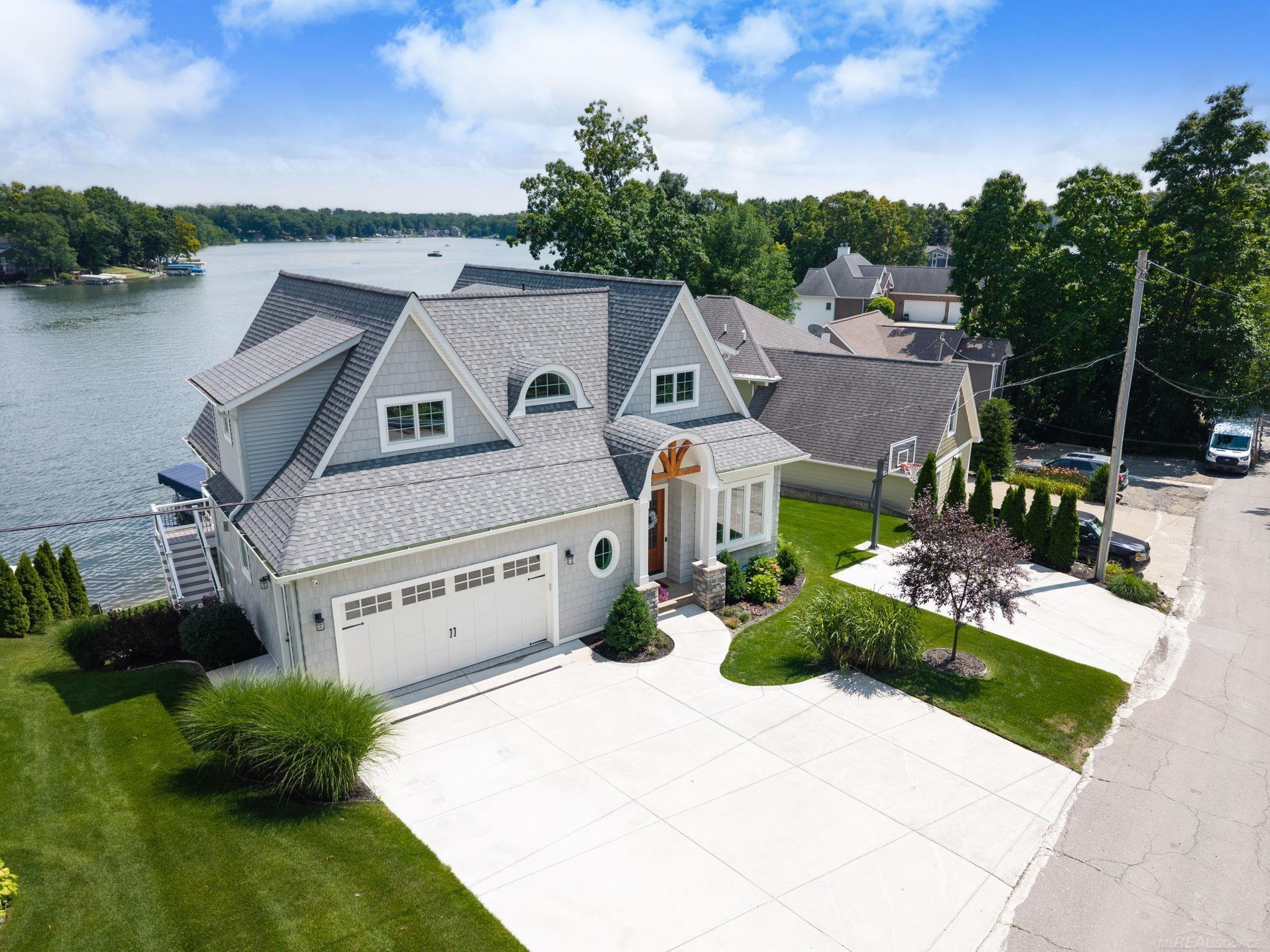 Property Photo:  16229 Knobhill Drive  MI 48451 