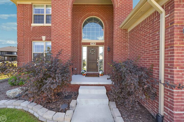 Property Photo:  19178 Paddington Lane  MI 48042 