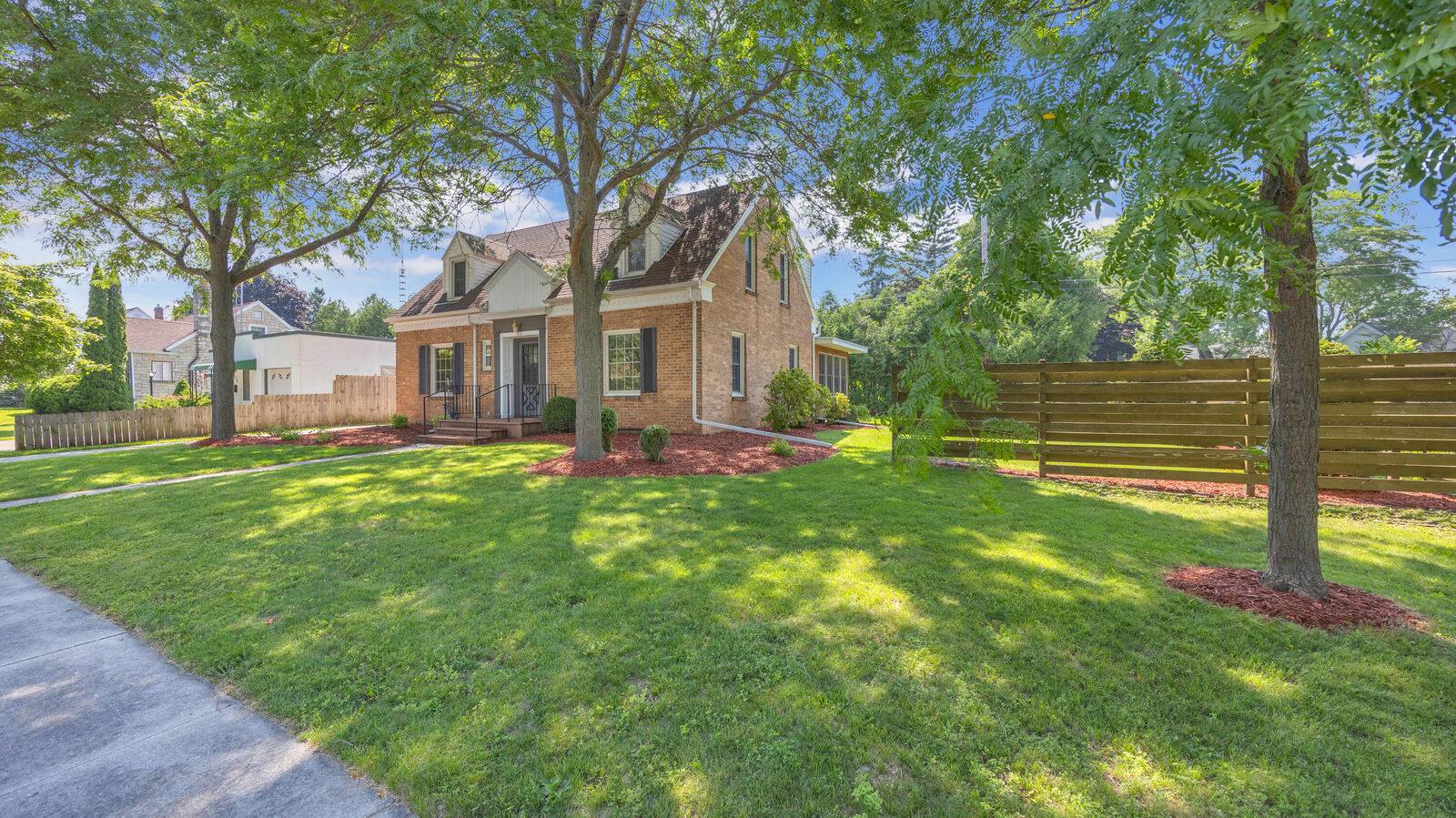 Property Photo: 516 West Lawn Blvd WI 54220