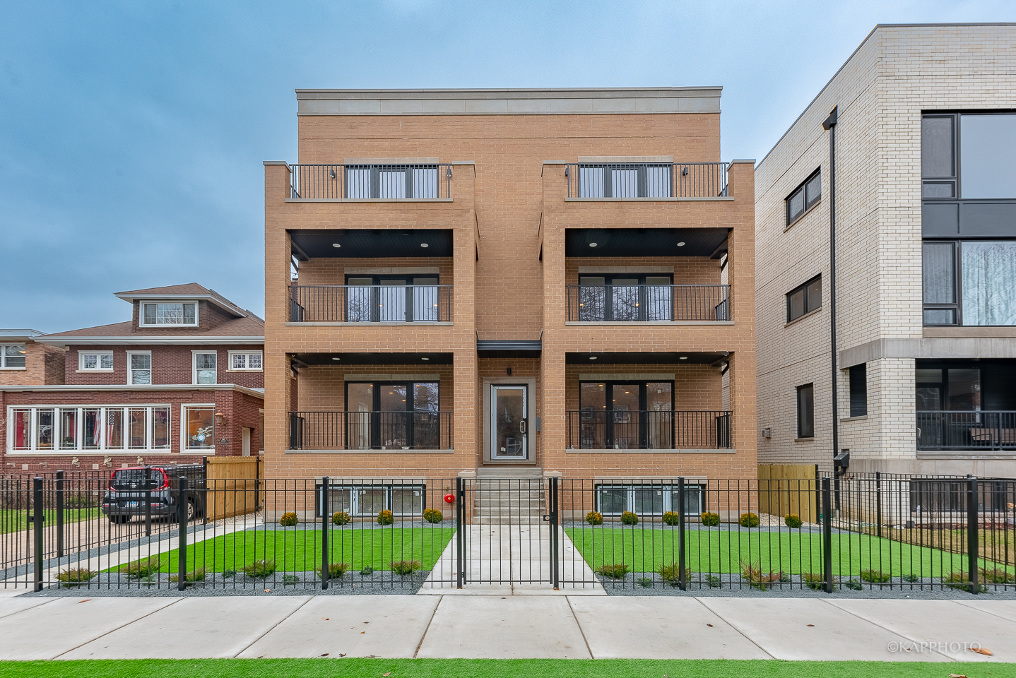 Property Photo:  4021 N Keystone Avenue 3N  IL 60641 