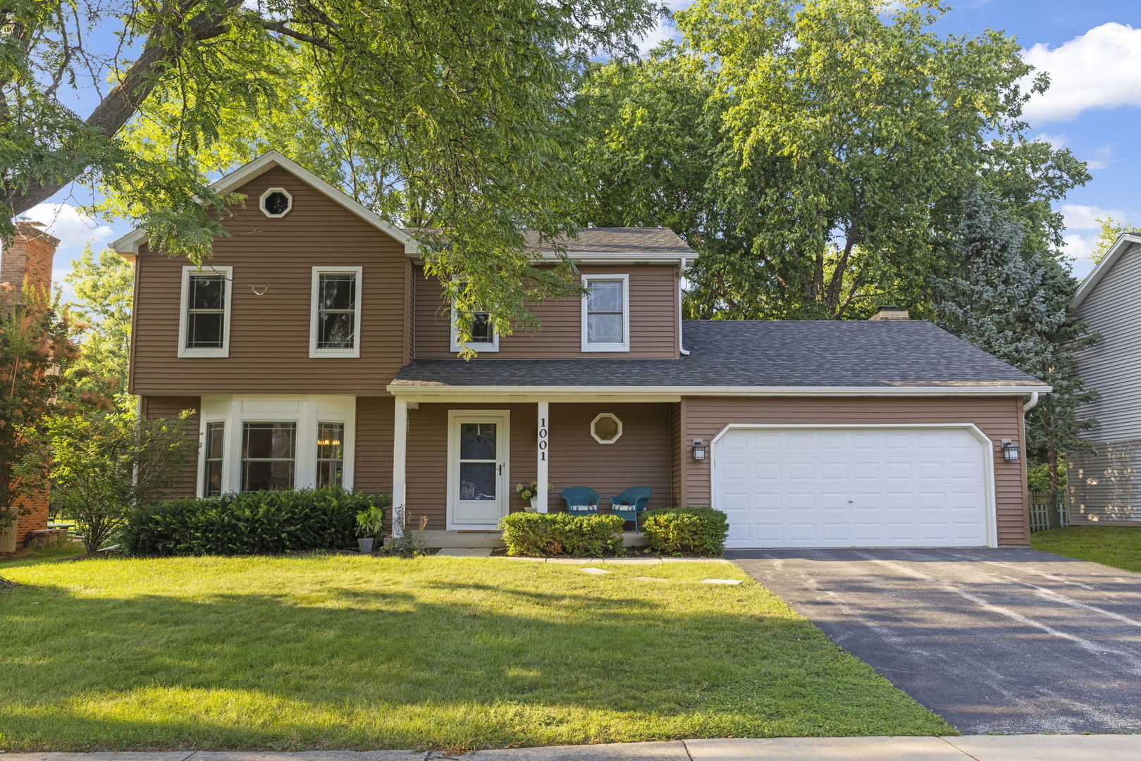 Property Photo: 1001 Bay Hill Avenue IL 60565