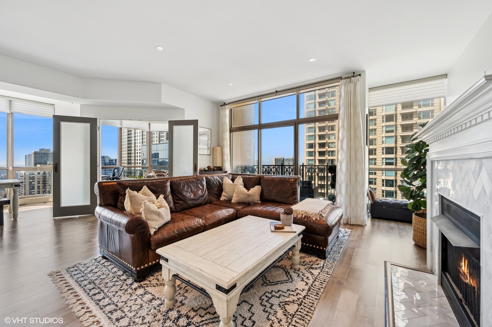Property Photo:  21 E Huron Street 2606  IL 60611 