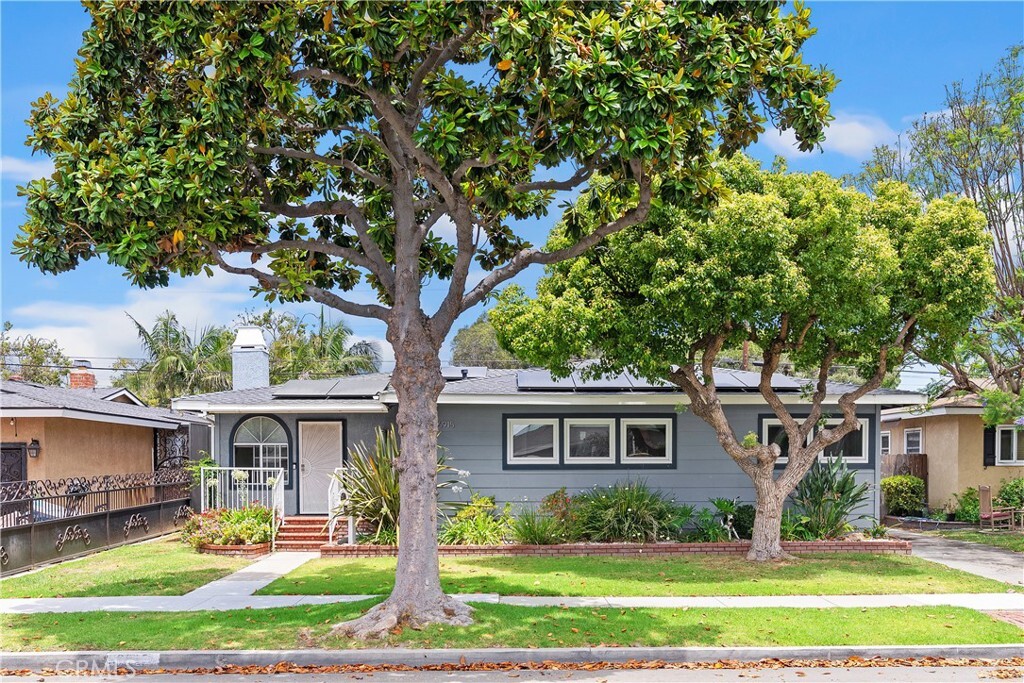 Property Photo: 6915 E Fairbrook Street CA 90815