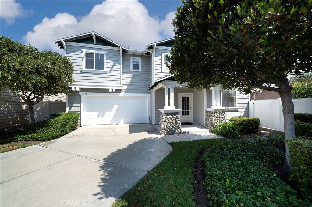 Property Photo:  555 E Afton Ln  CA 92805 