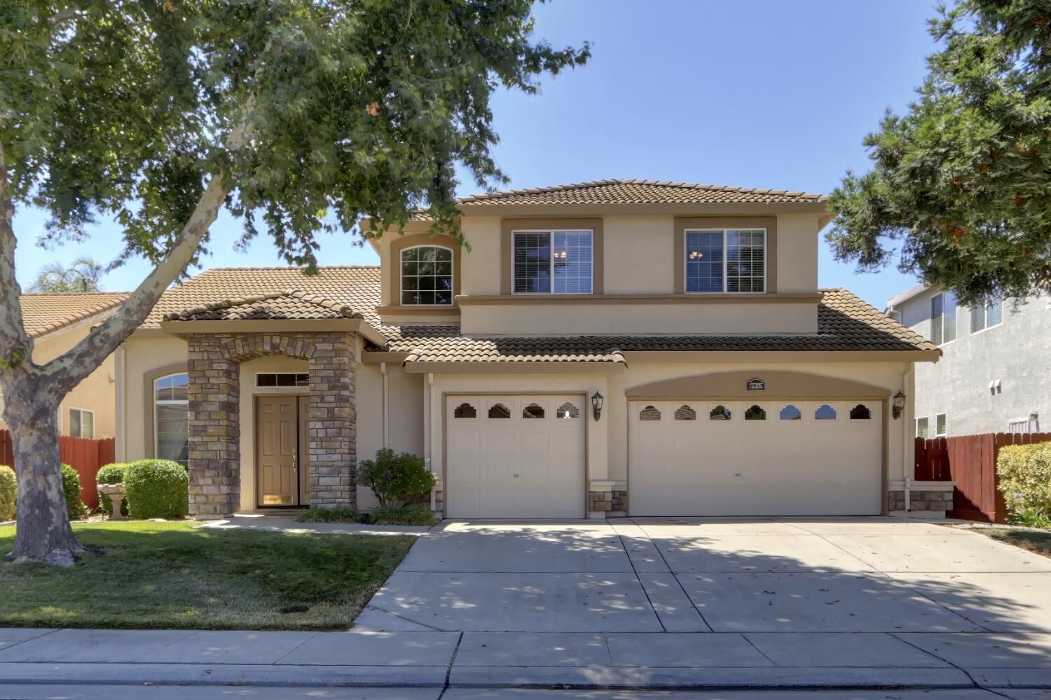 Property Photo:  9953 Benevento Way  CA 95757 